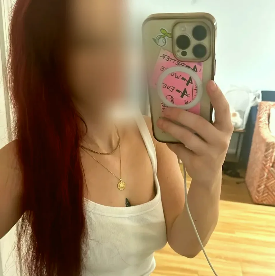 Isla, 28