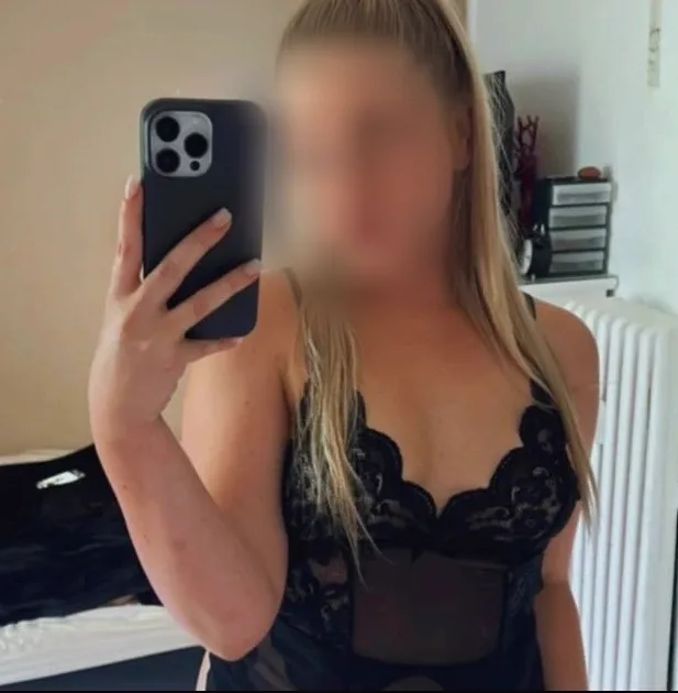 Lucy, 28