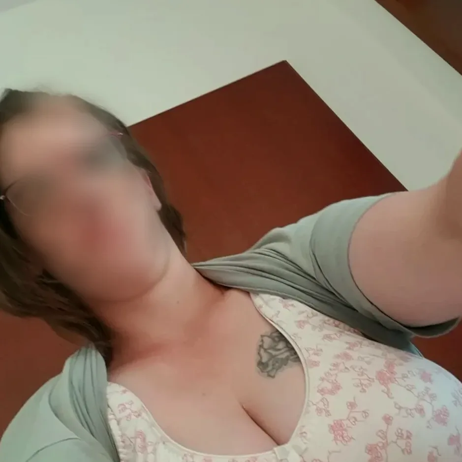 Nour, 35